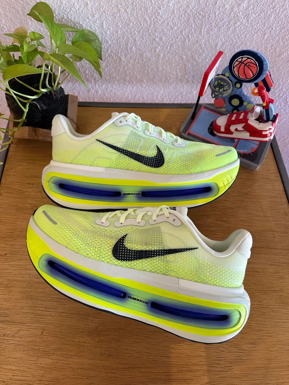 Nike Vomero Premium ?Volt Tint?