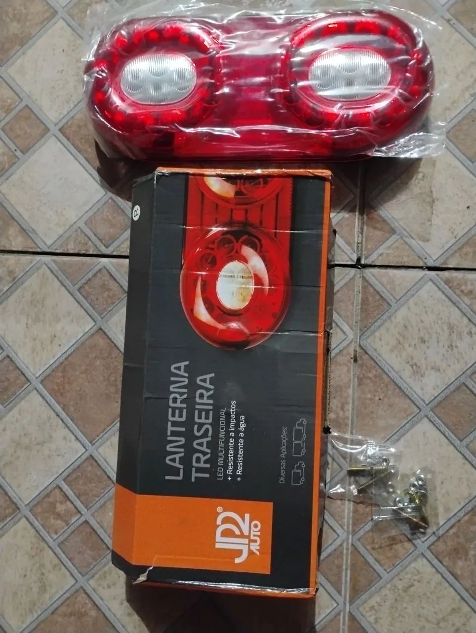 Vendo 1 lanterna de led para caminhão zero bala - Foto 2