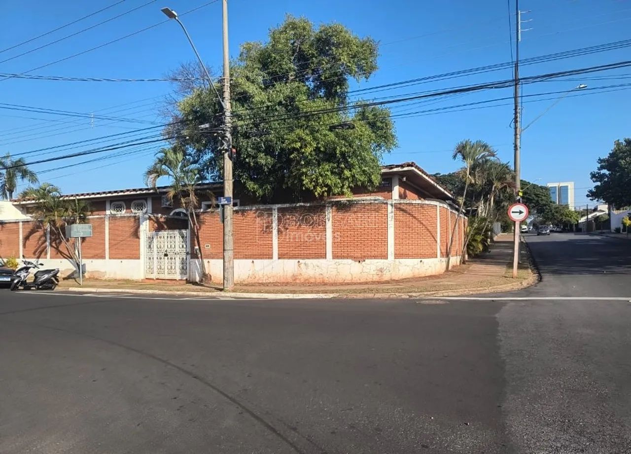 Venda de Casas / Comercial na cidade de Araraquara