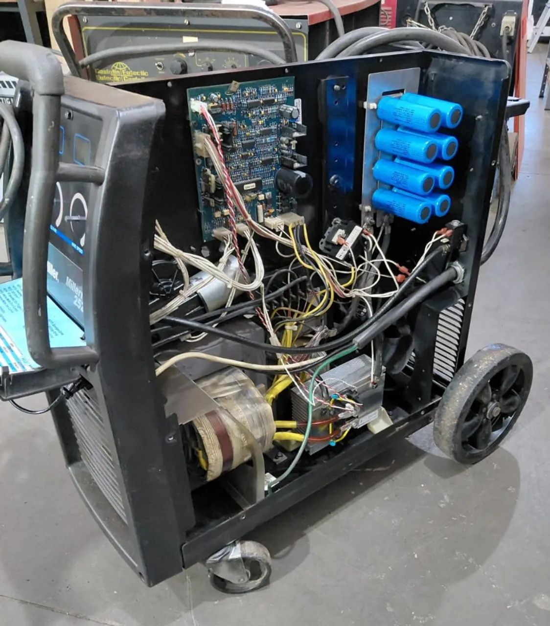 Máquina de solda MIG / MAG modelo Millermatic 252 Miller - Foto 2