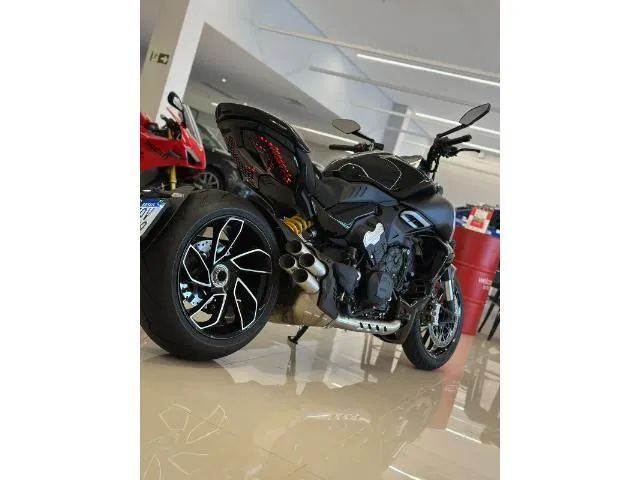 DUCATI DIAVEL V4 - Foto 4