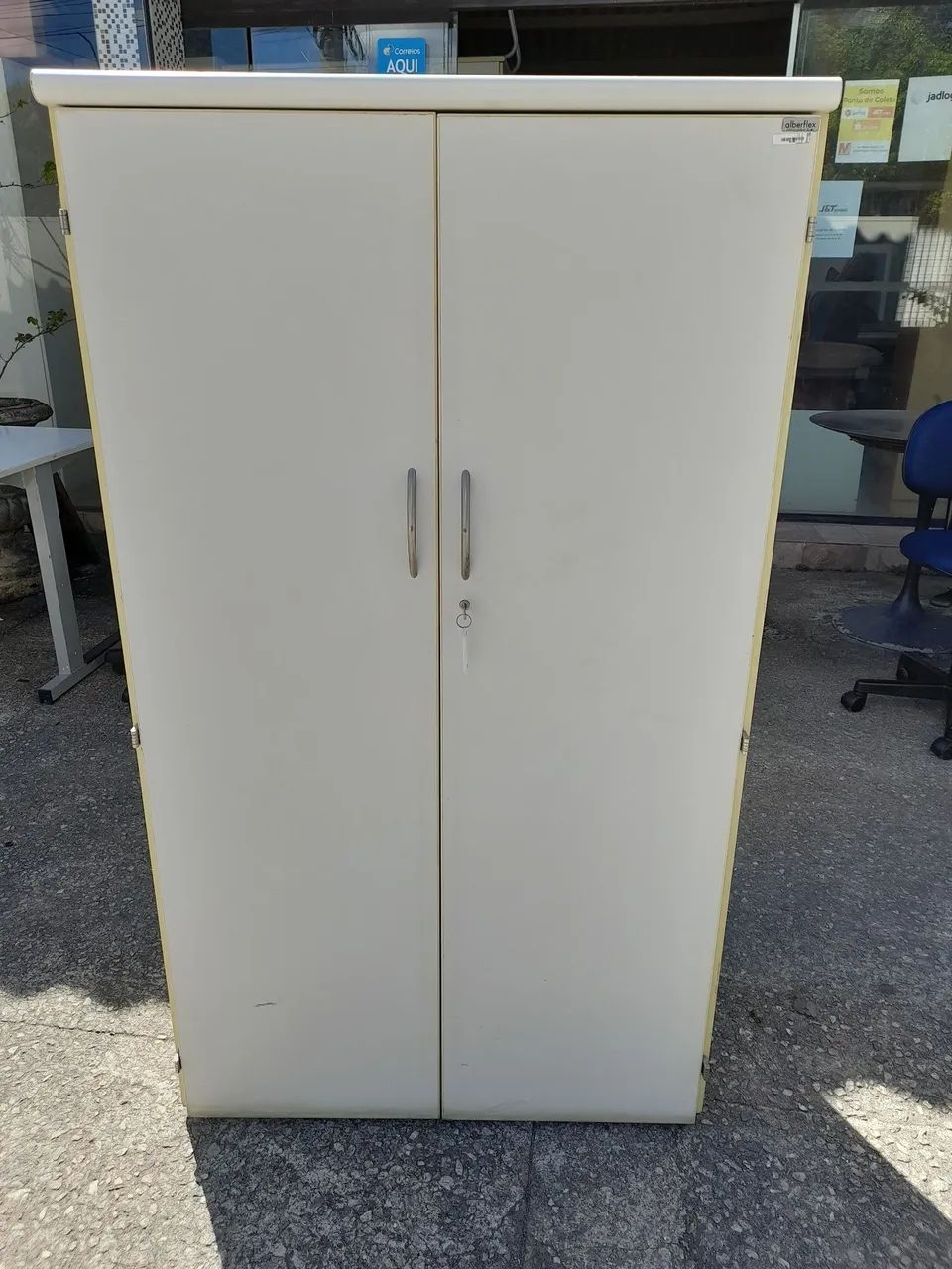 Armário 2 portas - em ótimo estado