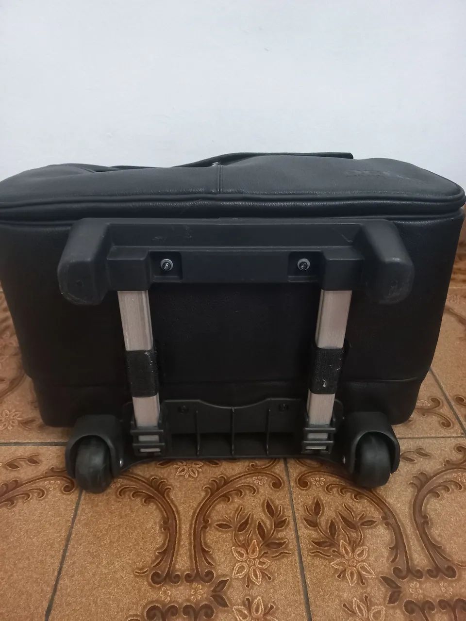 Mala executiva preta Ache de couro com rodinhas  - Foto 3
