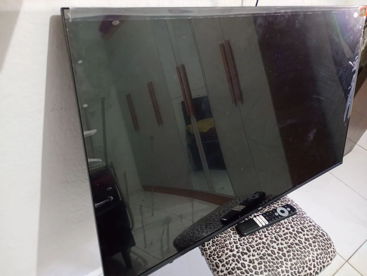 Vendo ou troco uma TV smart 43 polegadas nova no plástico comando de voz