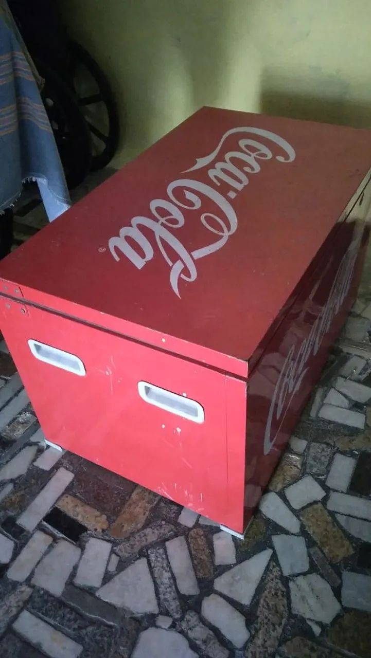 Estantes de aço para vender,e caixa térmica da Coca-Cola..  - Foto 2
