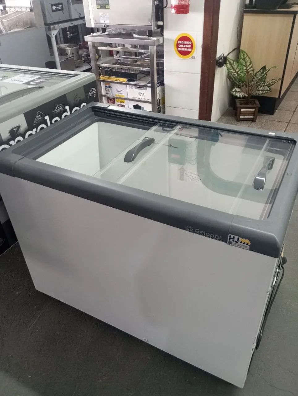 NZ. Freezer horizontal tampa de vidro 300L Gelopar 