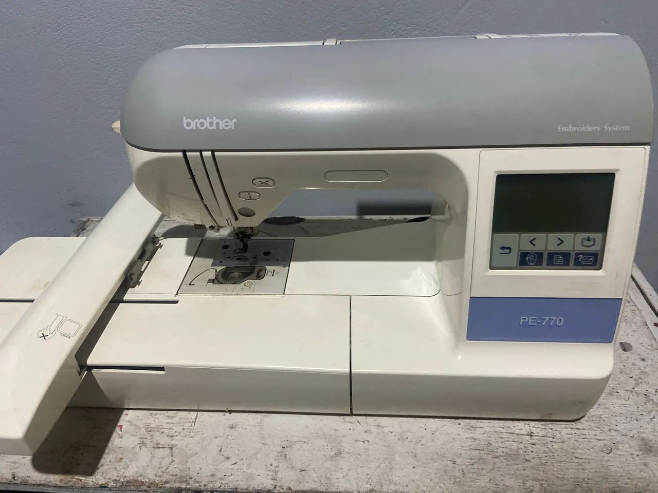 Vendo máquina bordadeira Brother - Foto 3