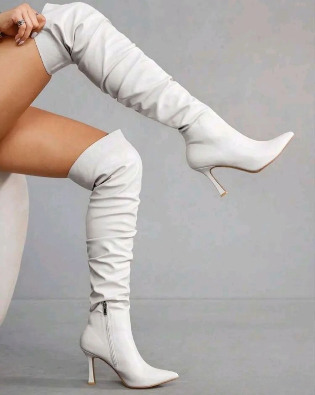 Bota branca  nova 