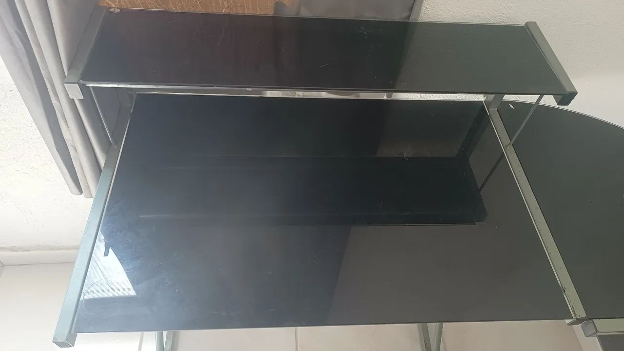 Glass Table429414301806766081