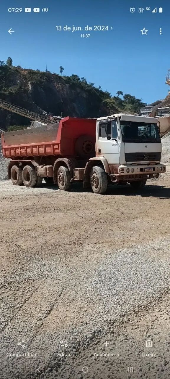 Caminhão Bitruk traçado basculante 