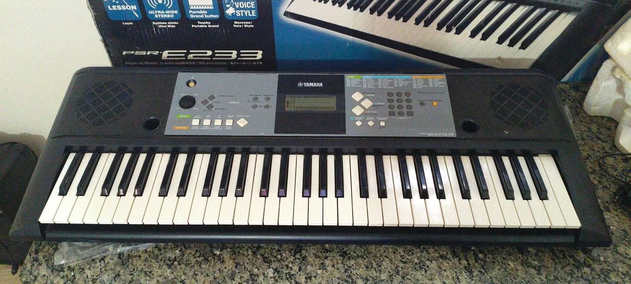 Teclado Yamaha PSR-E233 + capa bag