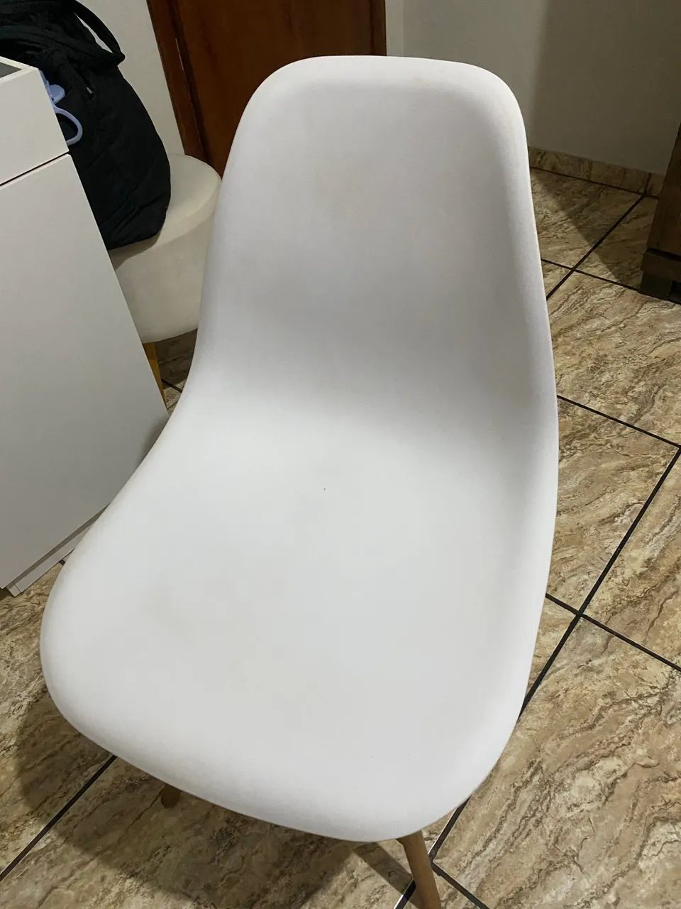 Cadeira branca  - Foto 5