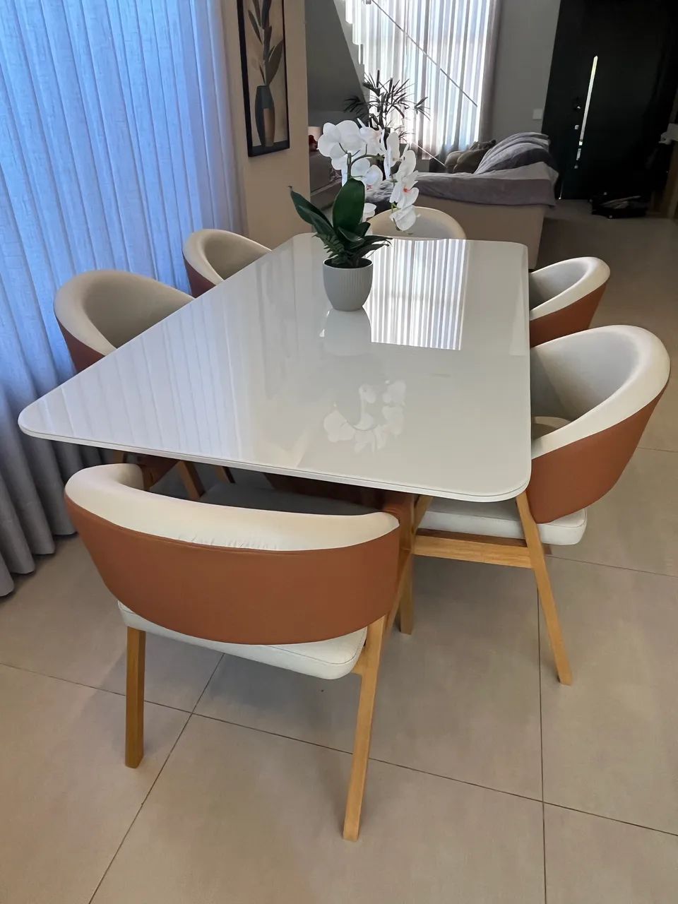 Vendo mesa com 6 cadeiras  - Foto 2