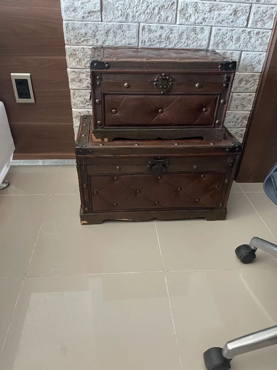 Cadeira de mesa de jantar, conjunto de bau antigo