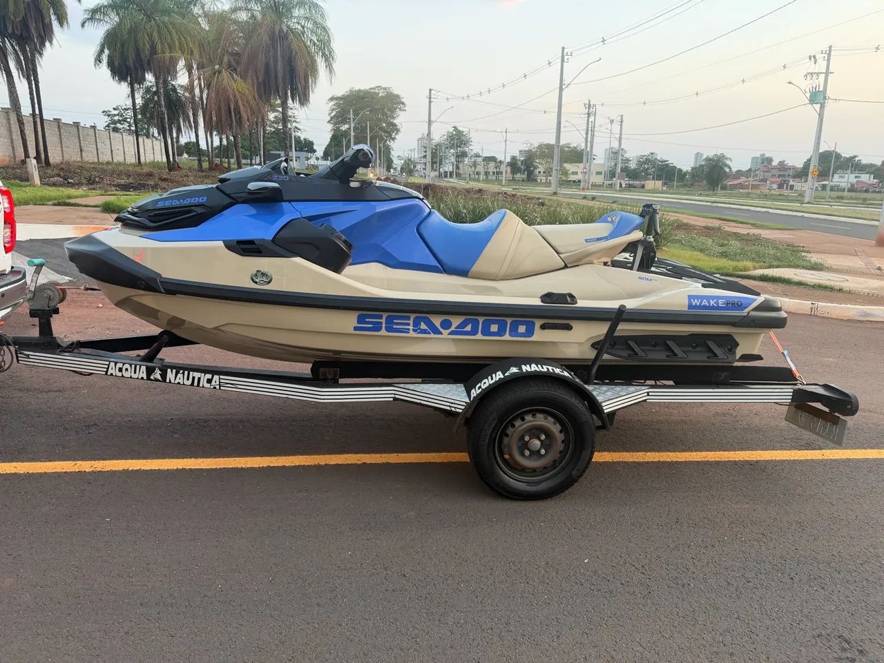 Jet ski Seadoo Wake 230
