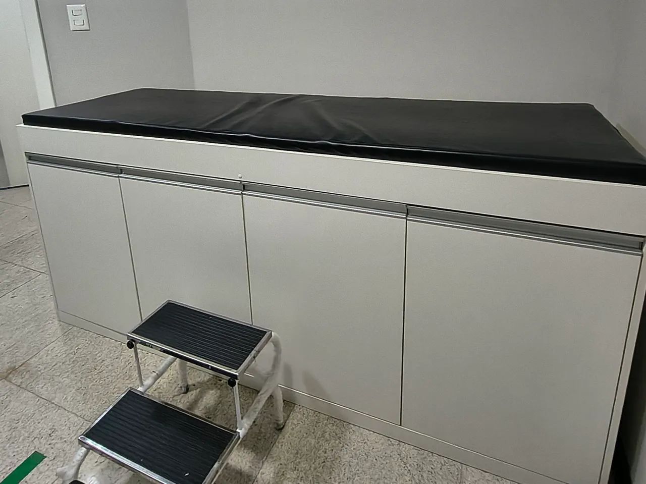 Maca fixa com armário 