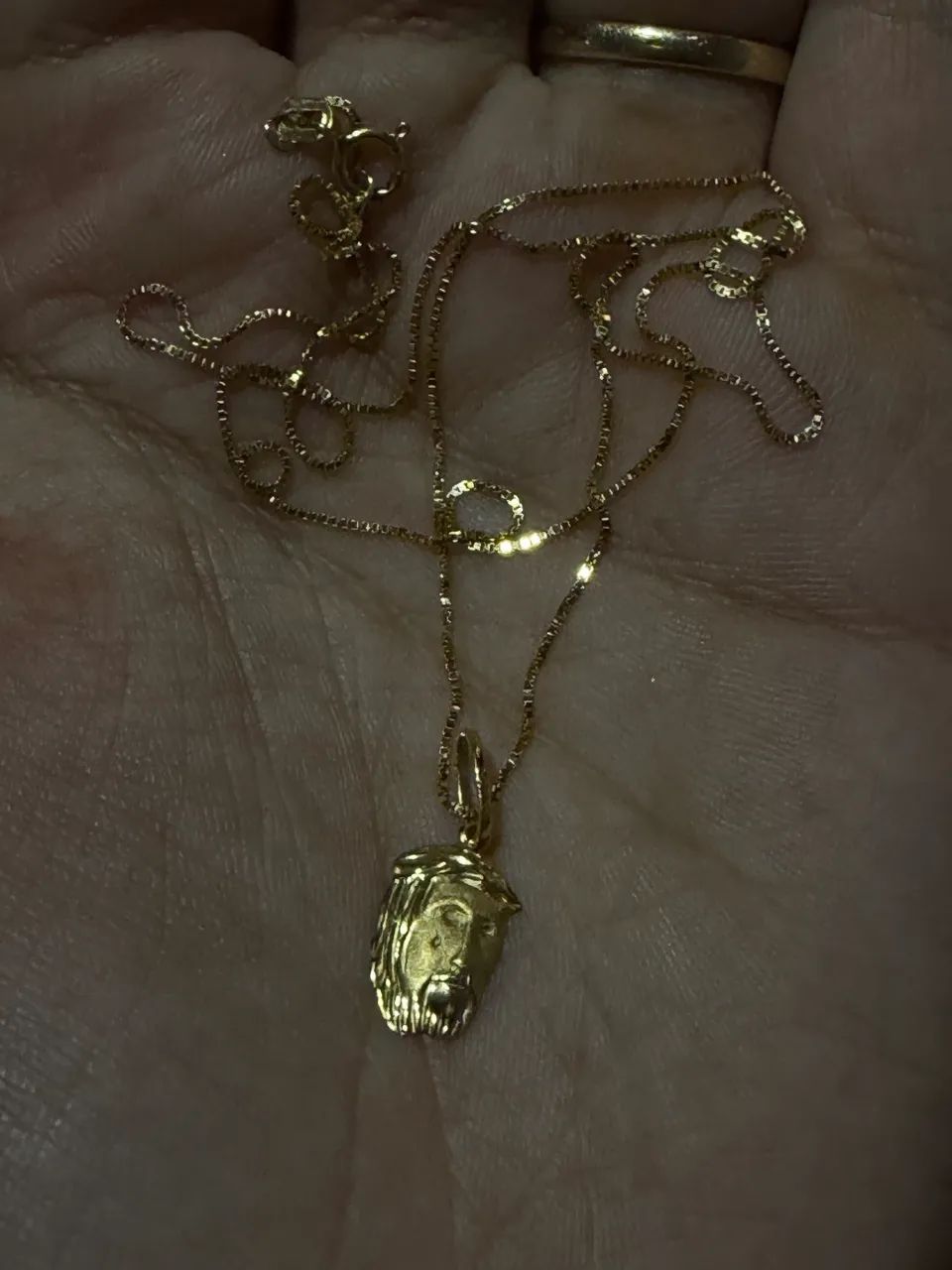 Corrente com pingente de Cristo em ouro 18k