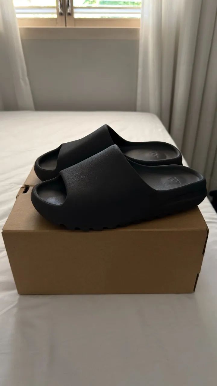 Yeezy Slide Onyx 42/43 