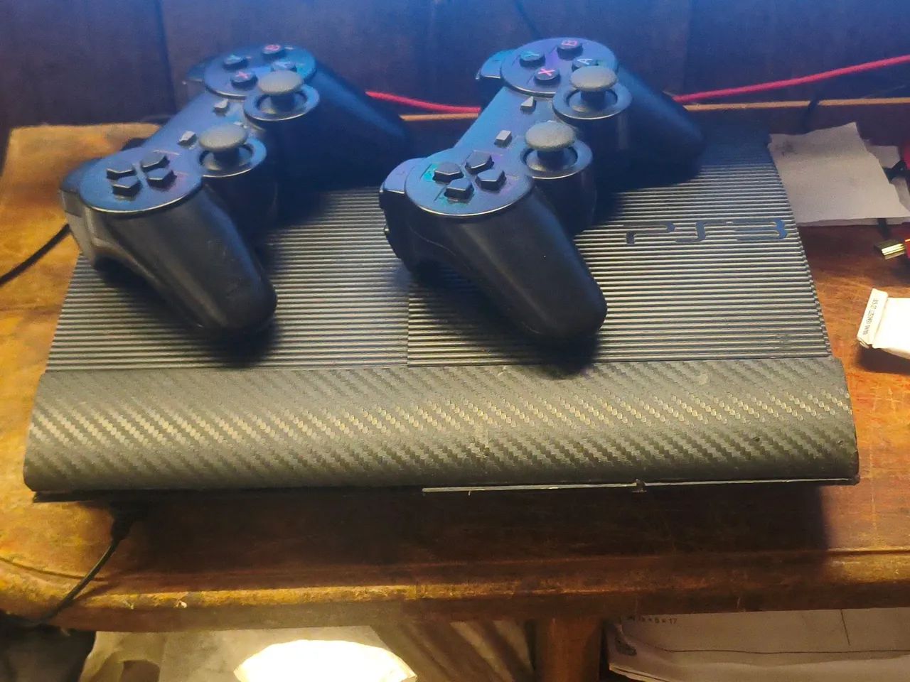 Playstation 3 Slim desbloqueado 2 controles, conservado e funcionando perfeitamente - Foto 2