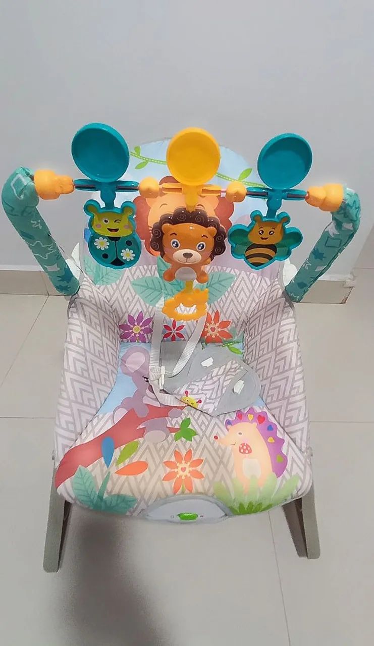 CADEIRA DE BEBÊ  MUSICAL VIBRATÓRIA.