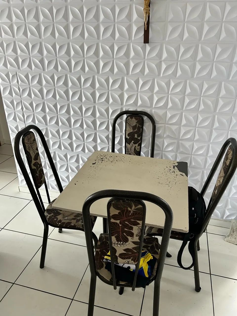 VENDO MESA DE 4 LUGAR