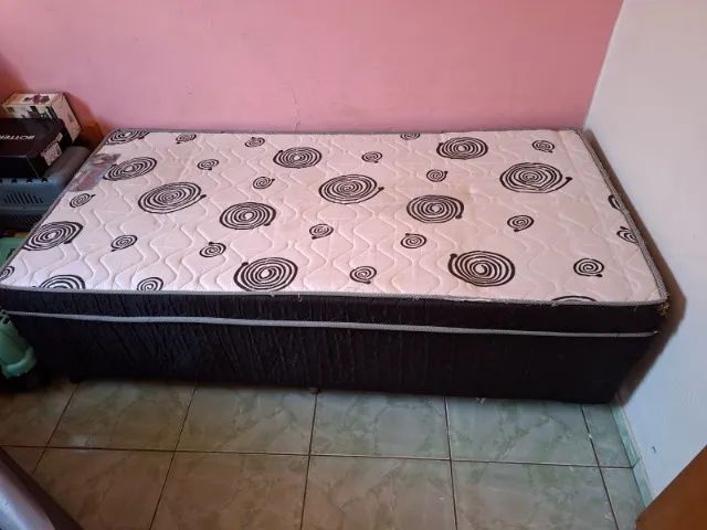 Cama box solteiro conservada R$250 