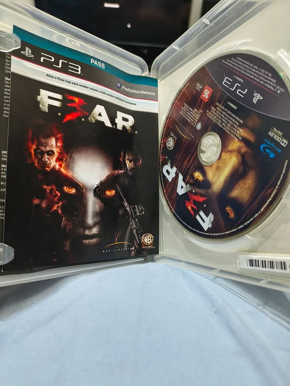 F.E.A.R. 3 (F.3.A.R.) ~USADO~ - Foto 3