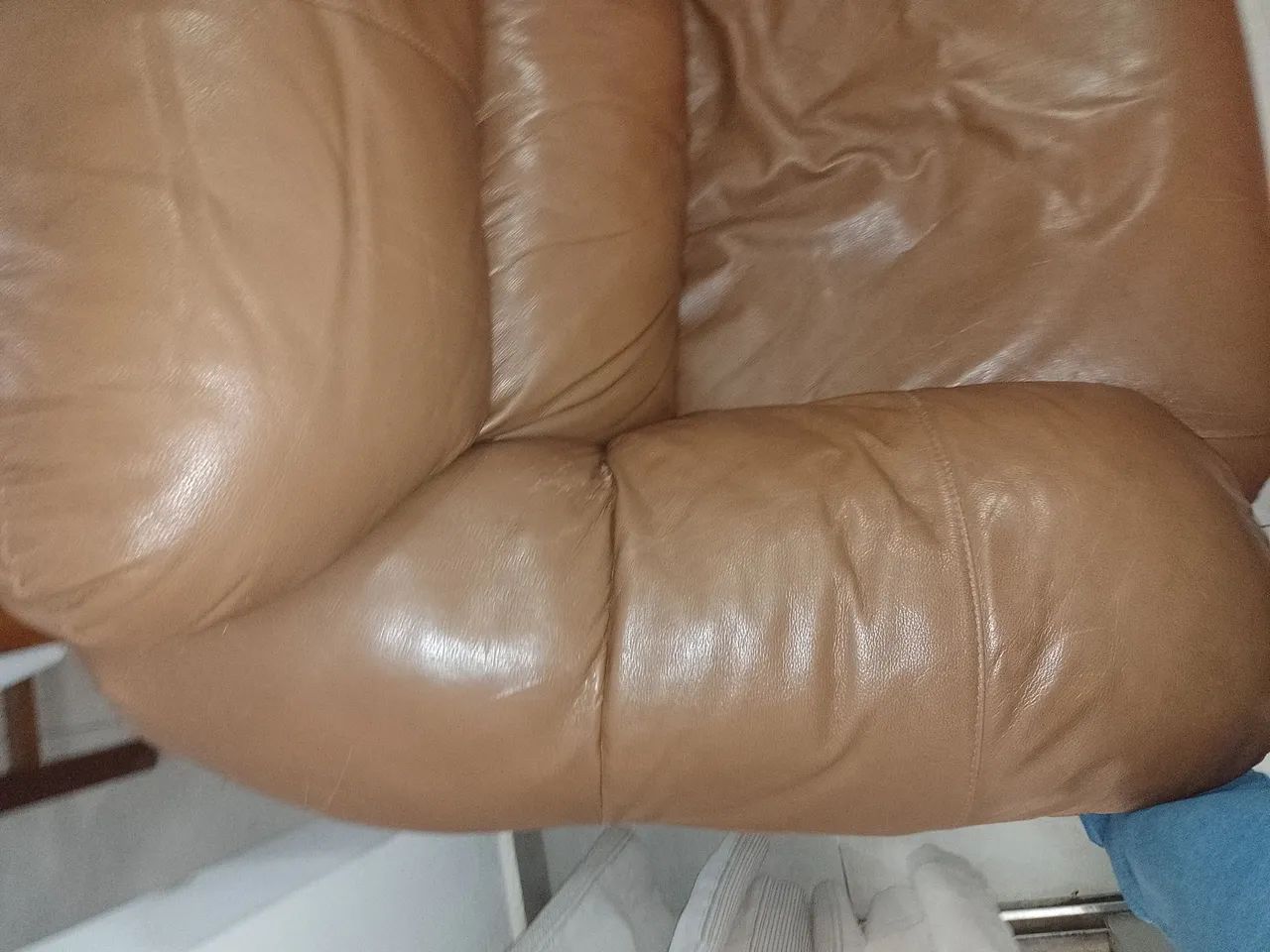 Vendo Sofá usado couro dois lugares 