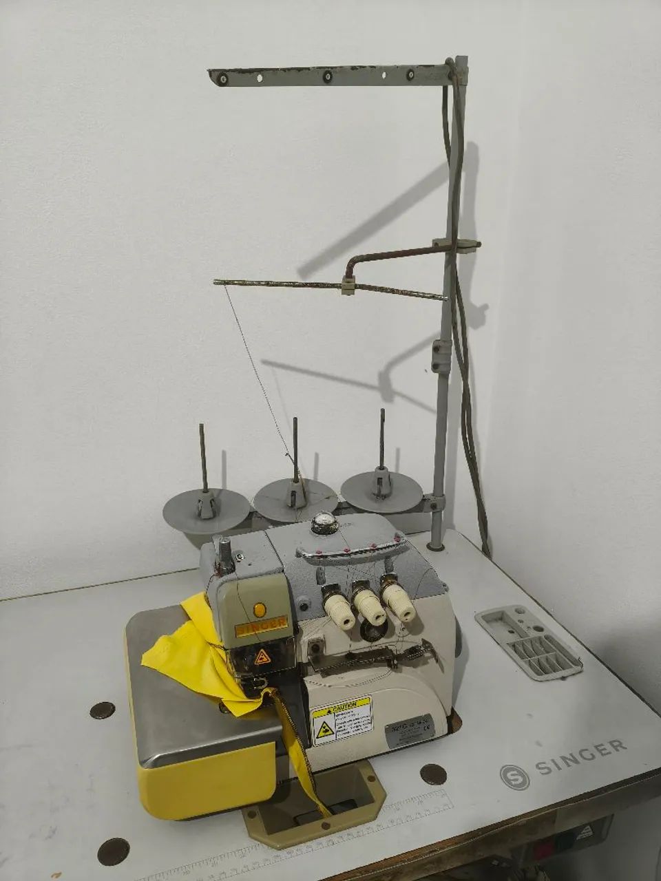 MÁQUINA OVERLOCK SINGER  - Foto 5