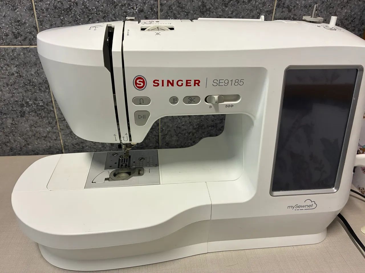 Máquina de bordar Singer - Foto 2