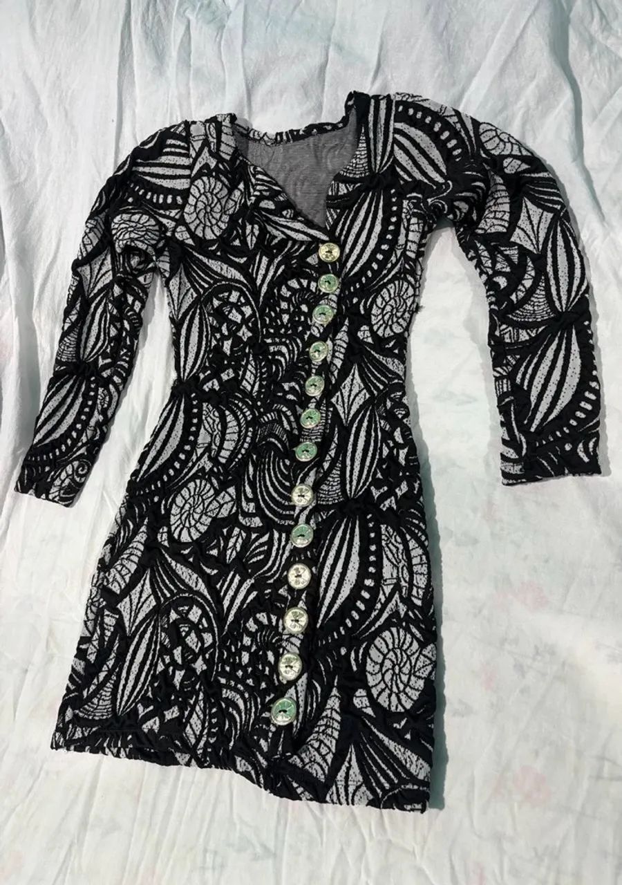 Vestido preto e branco novíssimo 