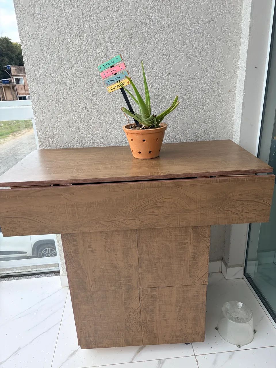 Mesa com banquetas