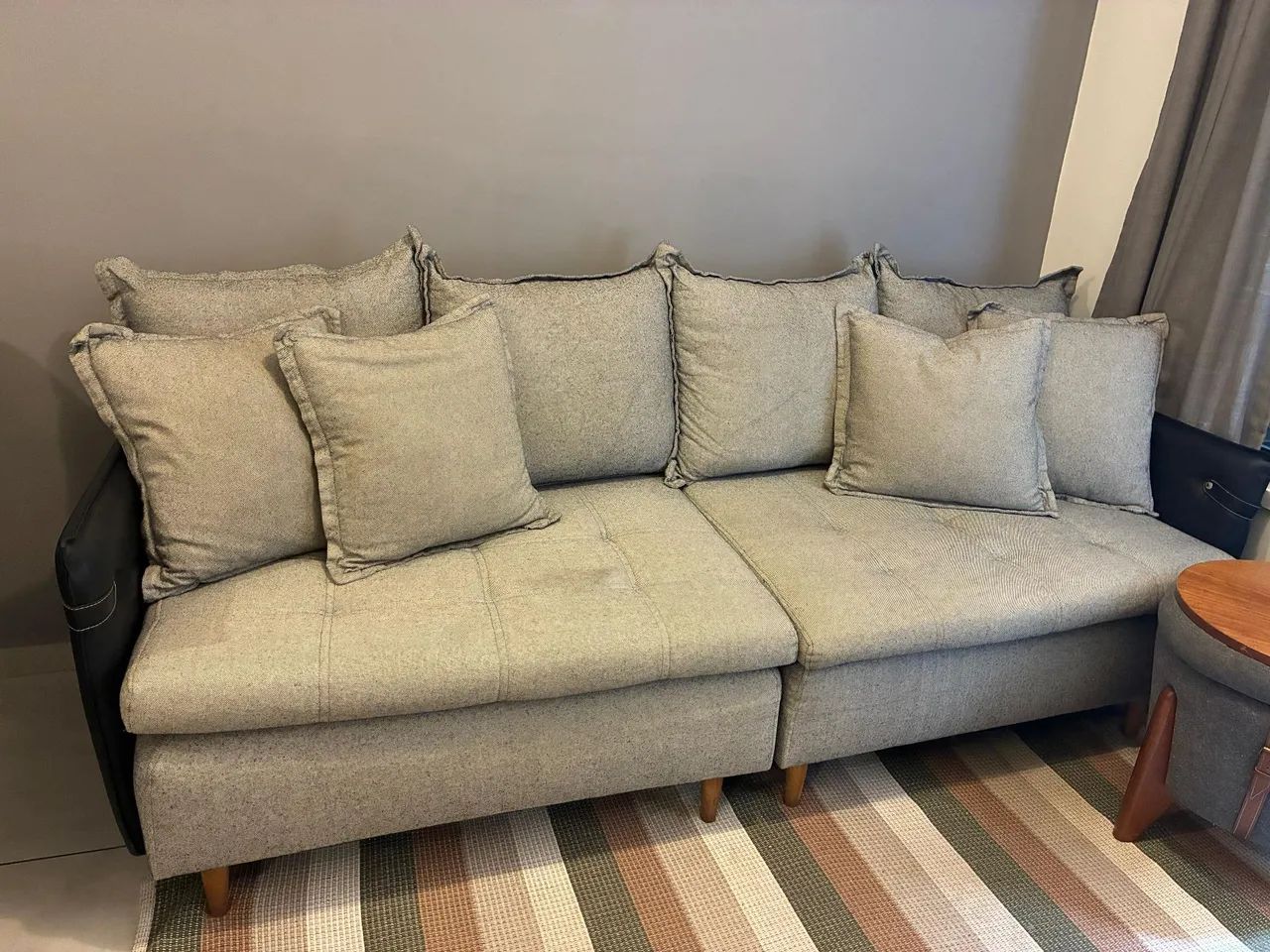 Sofá, mesa com cadeiras, cortina, puff, barzinho e quadro - Foto 2