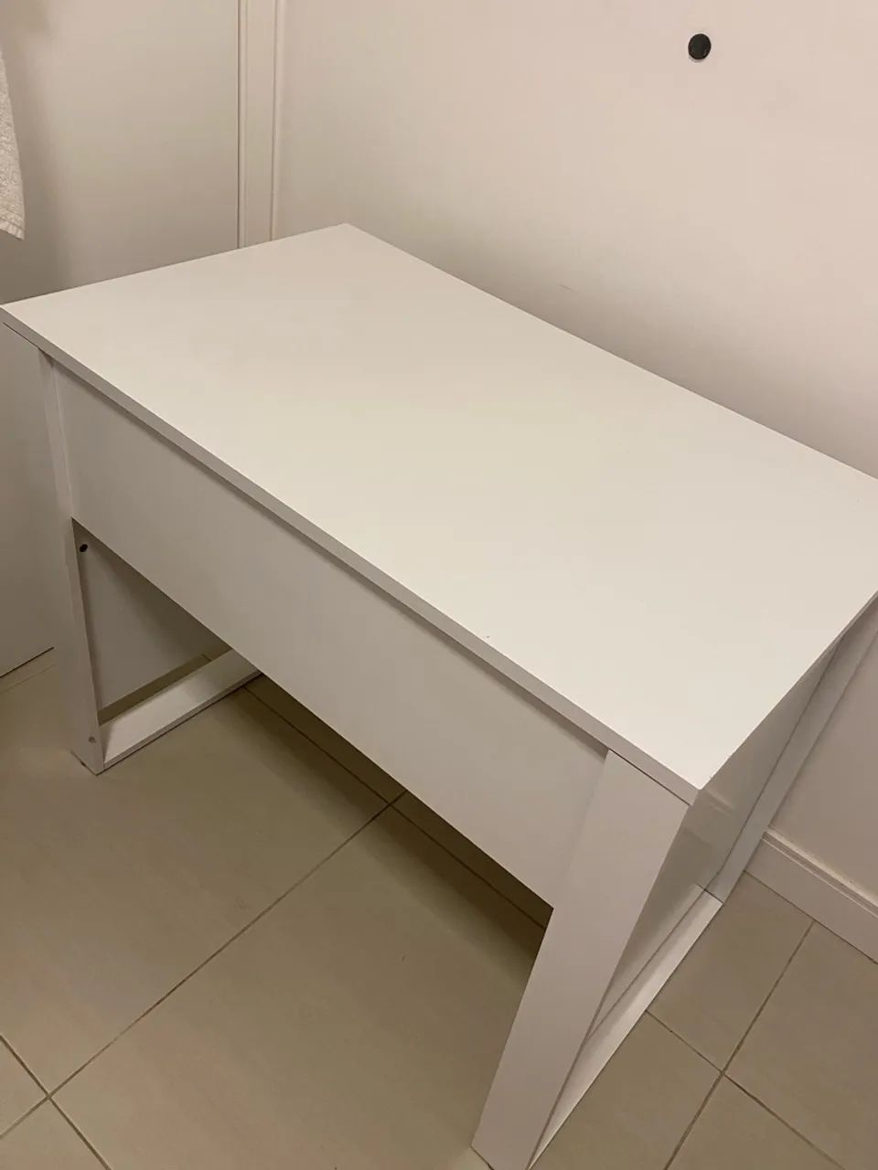  Escrivaninha branca - R$ 150,00 - Foto 3