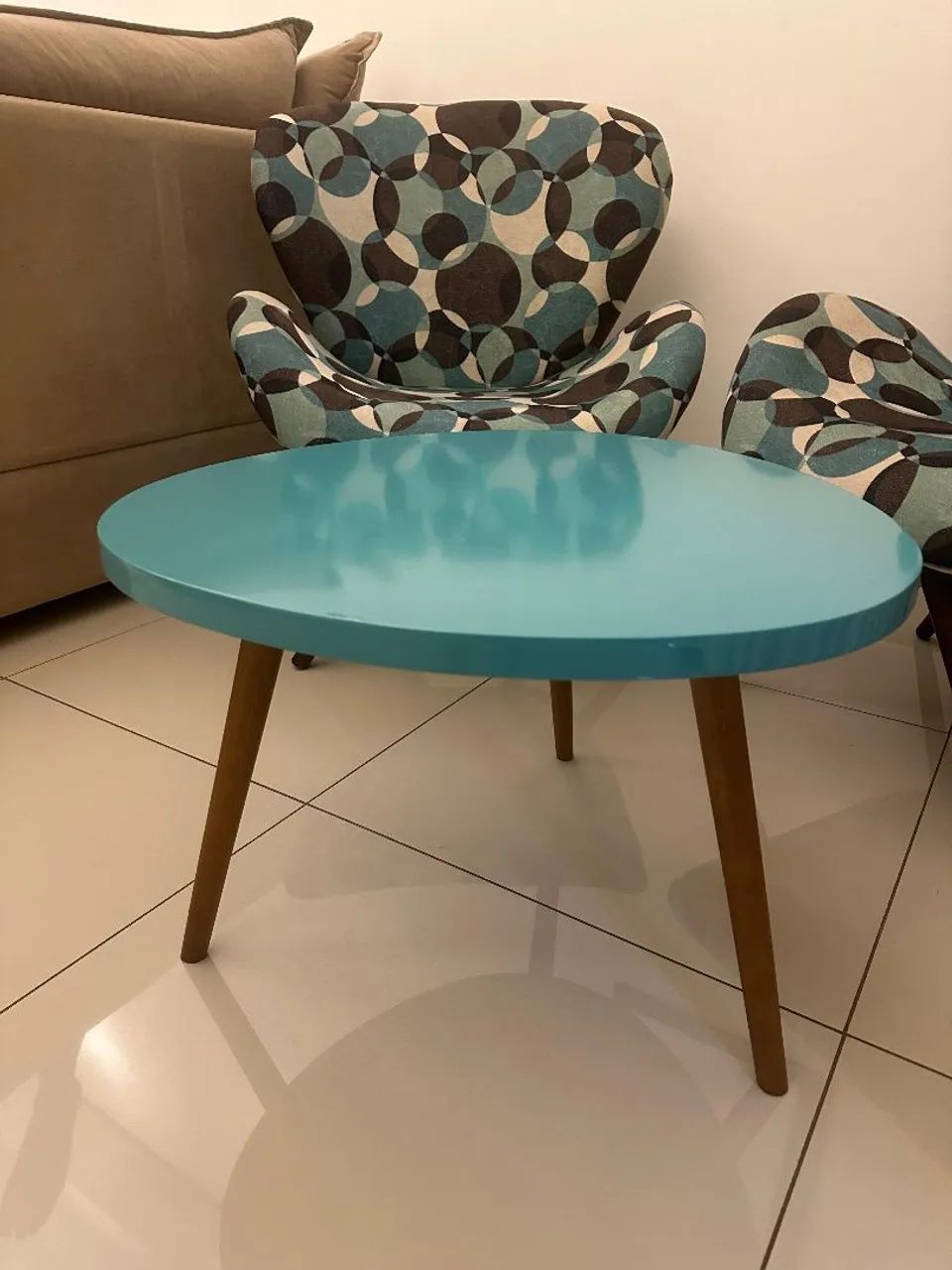 Kit 2 Poltronas Decorativas + Mesa de Centro Laqueada - Excelente Estado - Foto 4