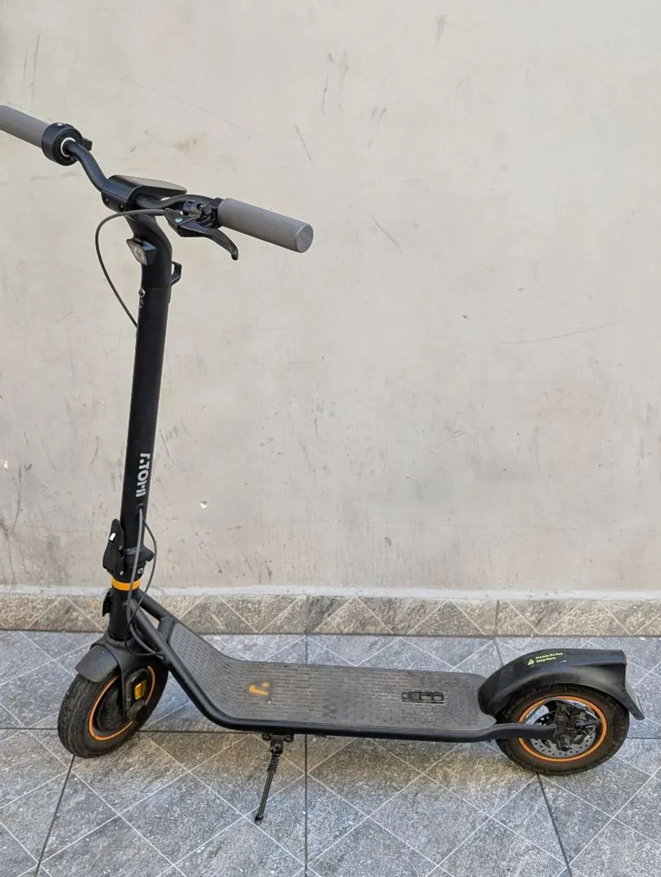 Patinete Atomi E30 