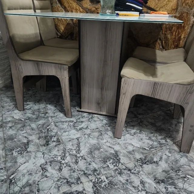 Square dining table 120 cm x 120 cm with glass top