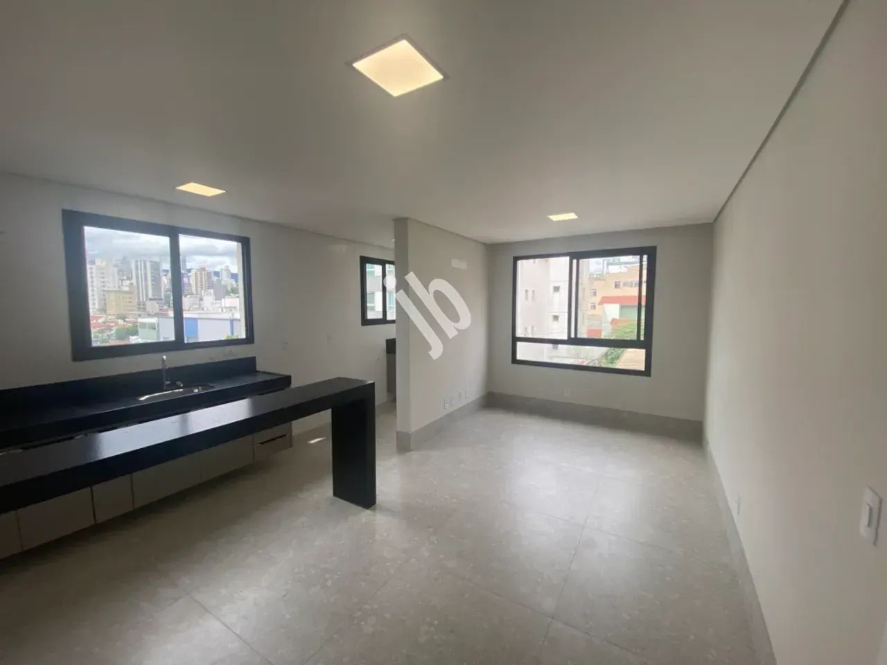 Prado  Apartamento semi-novo, 2 quartos, suíte