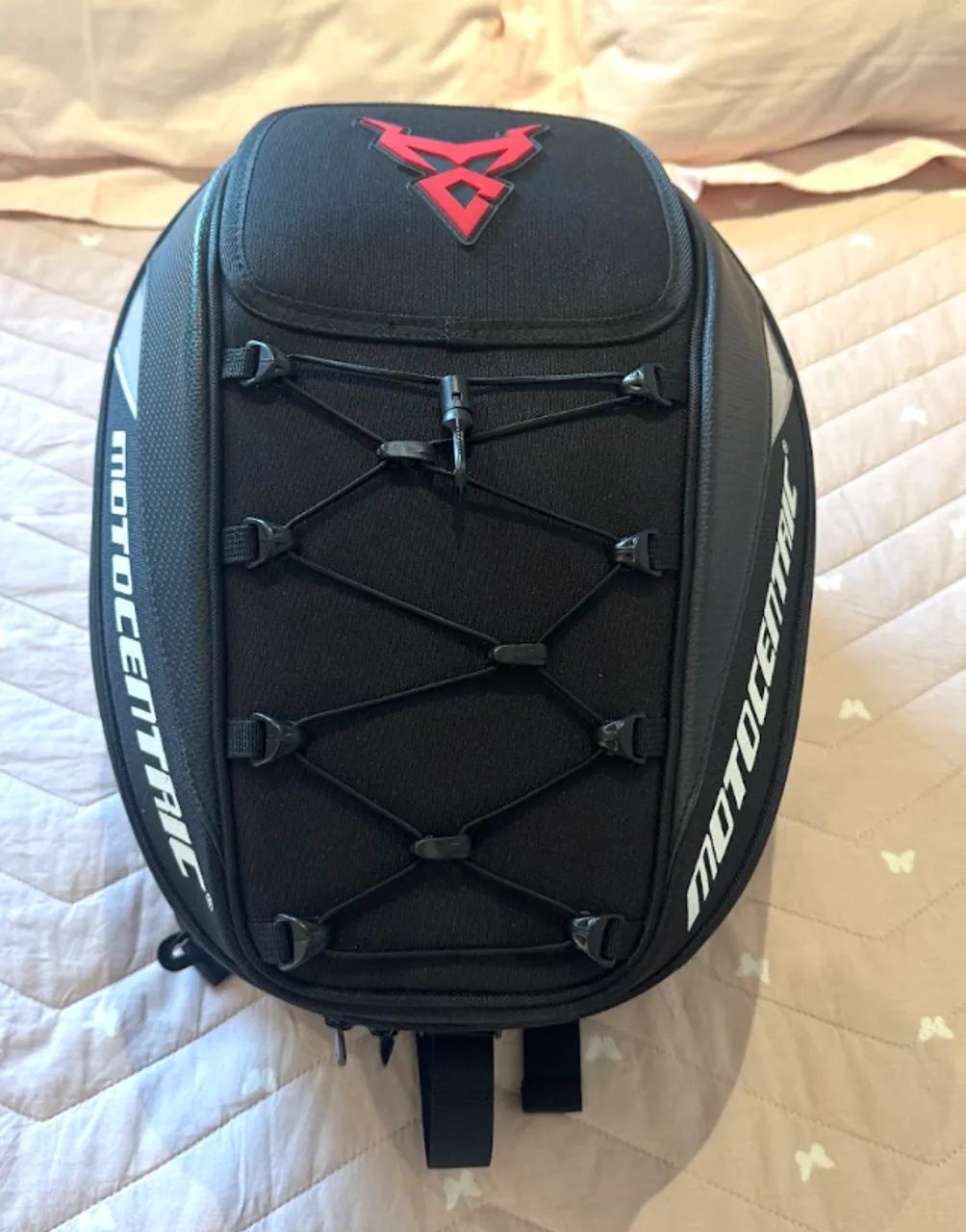 Mochila Baú Traseira Motocentric Expansível p/ Capacete + Capa de Chuva - Impecável