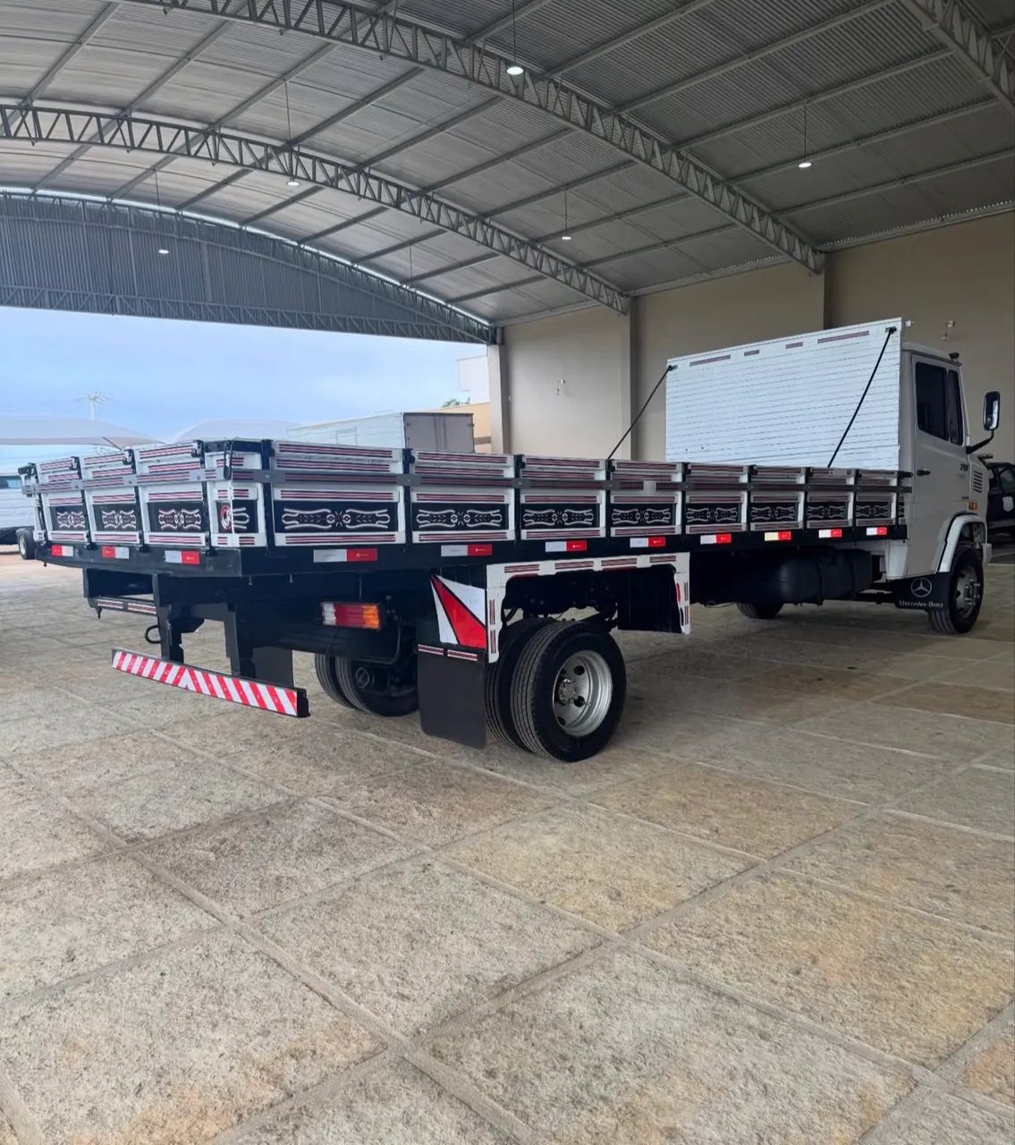 Mb 710 Plus  Carroceria  - Foto 5