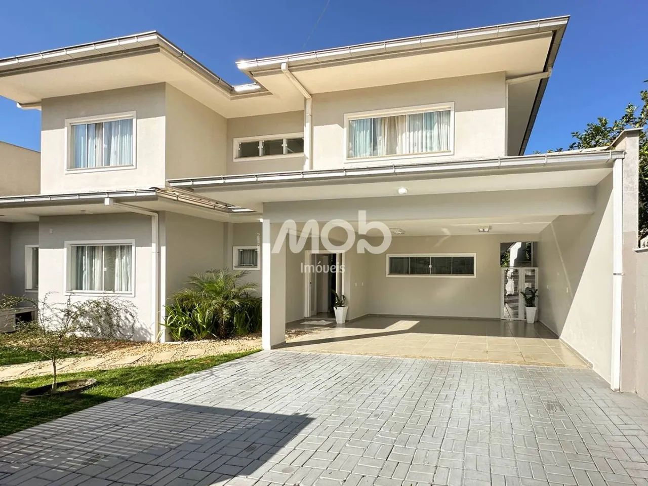 CASA COM 3 SUÍTES, AMIZADE