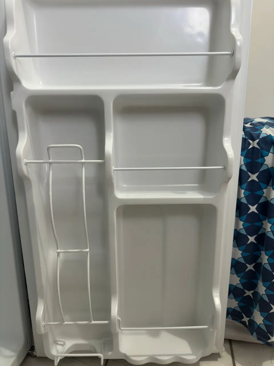 Frigobar Midea MRC10B1 Branco 93L - Foto 2