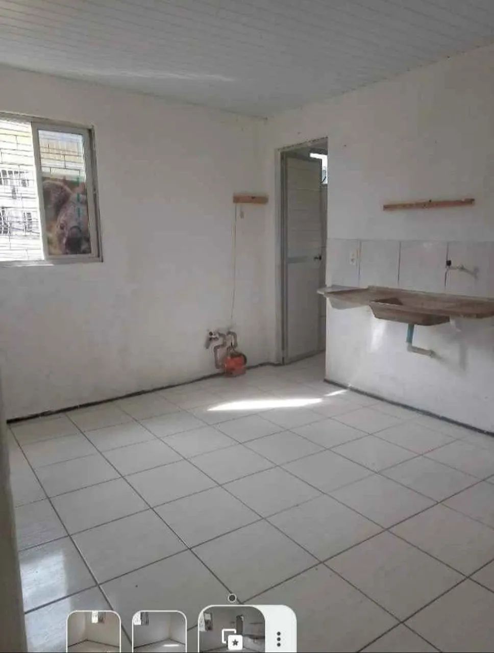 Casa alto com 2 quartos, sem animais.