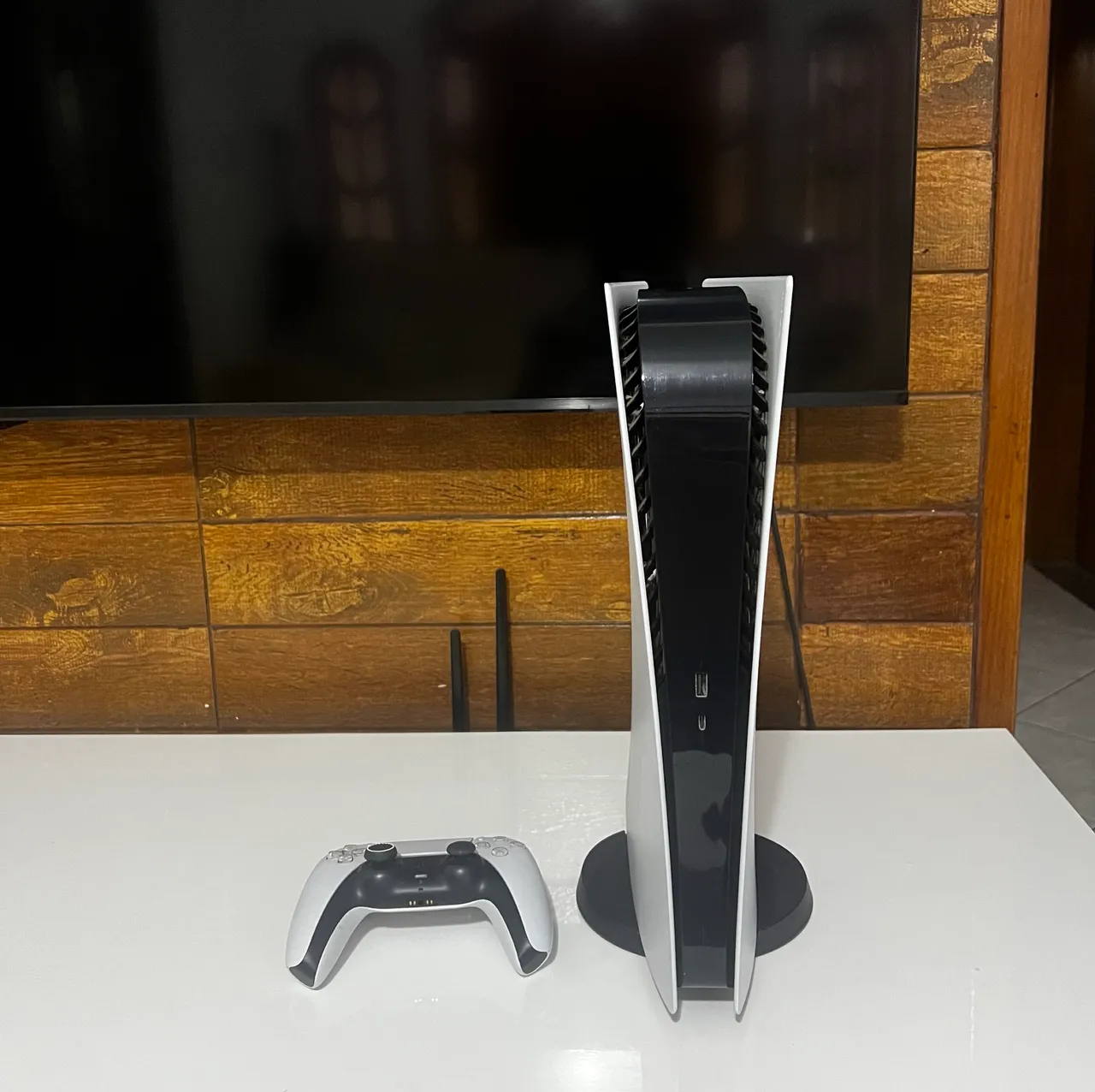 PS5 slim com caixa e 2 controles - Consoles de Vídeo Game
