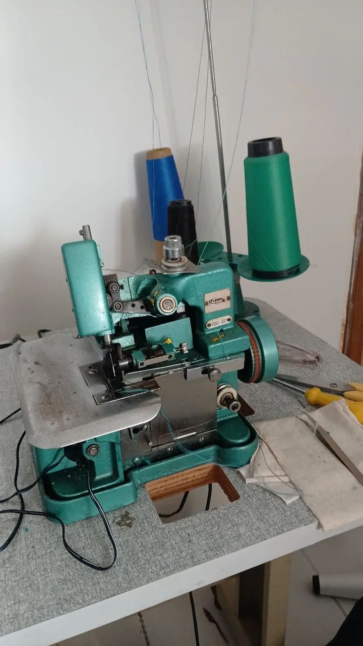 Maquina overlok 