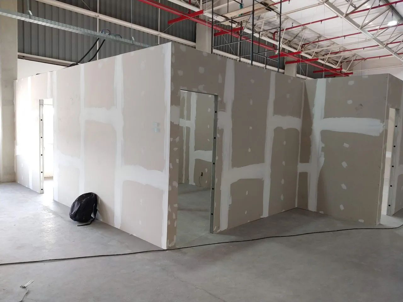Drywall, divisórias de eucatex e forros removíveis 