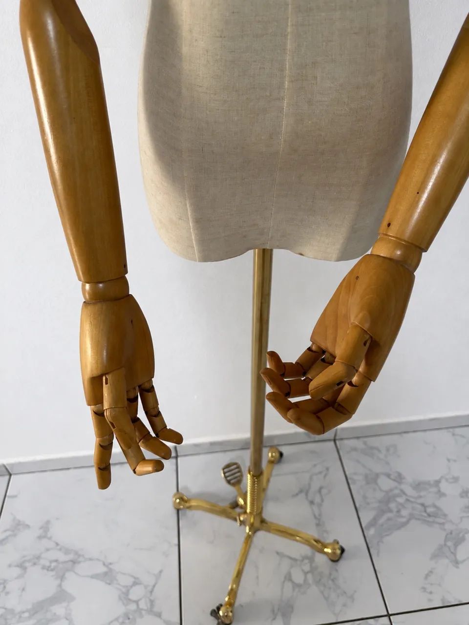 Manequim Articulado Dourado. - Foto 4