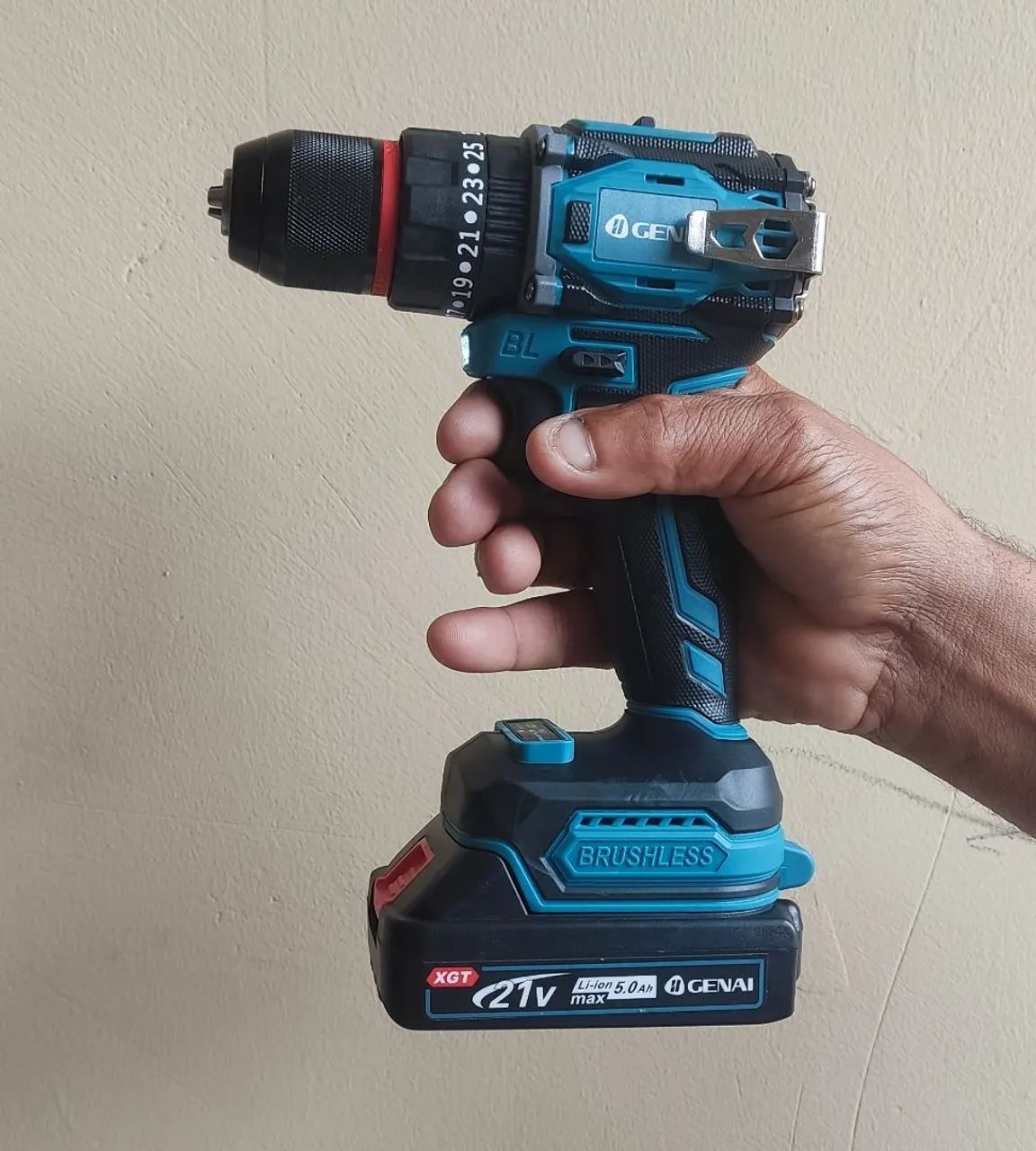 PARAFUSADEIRA GENAI 21V BRUSHLESS - Ferramentas de Construção