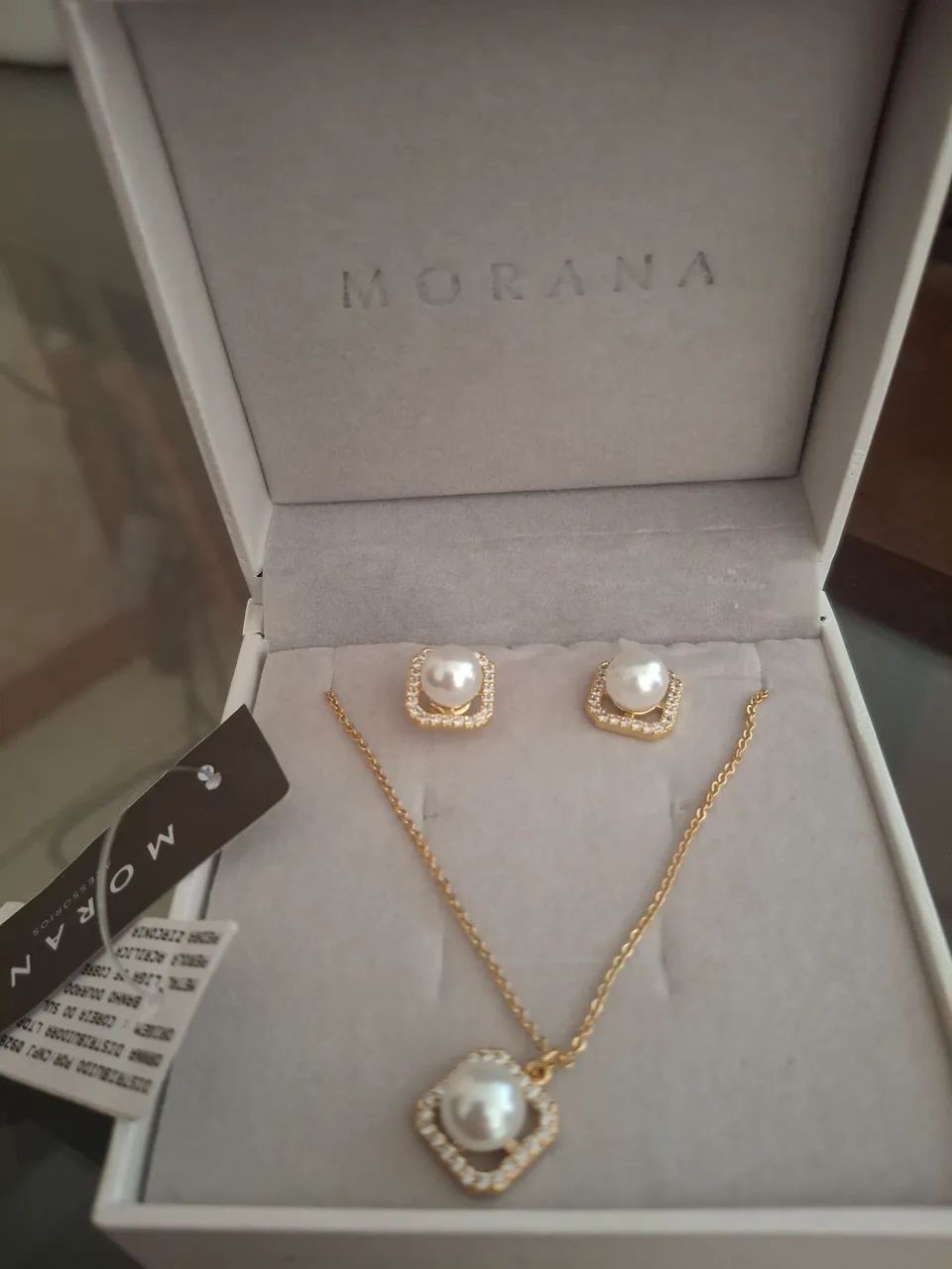 kit com colar e brincos semi joias douradas com pérolas morena  - Foto 2