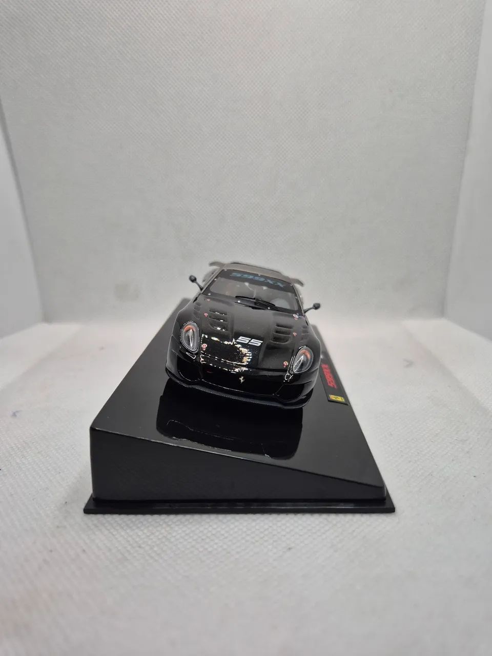 Miniatura Ferrari 599XX - Escala 1/43 - Hot Wheels Elite - Hobbies